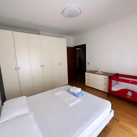 Apartament Mesi *